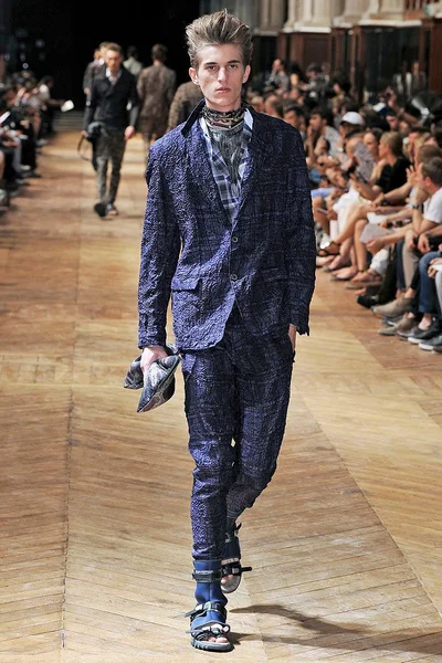 Look 40